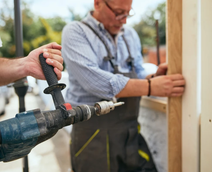 professionals intalling new fence